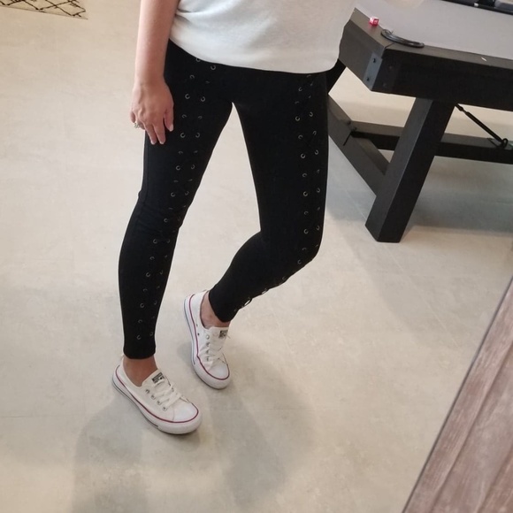 Black Kris Cross Leggings - Picture 2 of 3